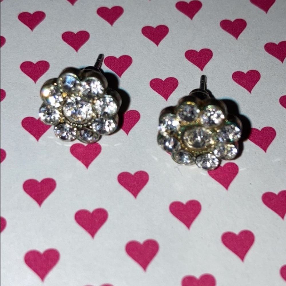 Sweet vintage rhinestone earrings! Austrian crystal with surgical steel posts